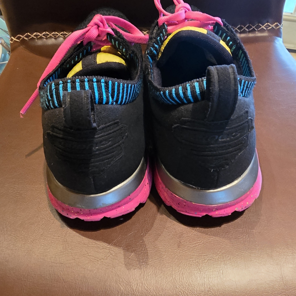 Brooks Women's Black Knit Running Shoes with Pink Laces & Yellow Tongue - Picture 3 of 7
